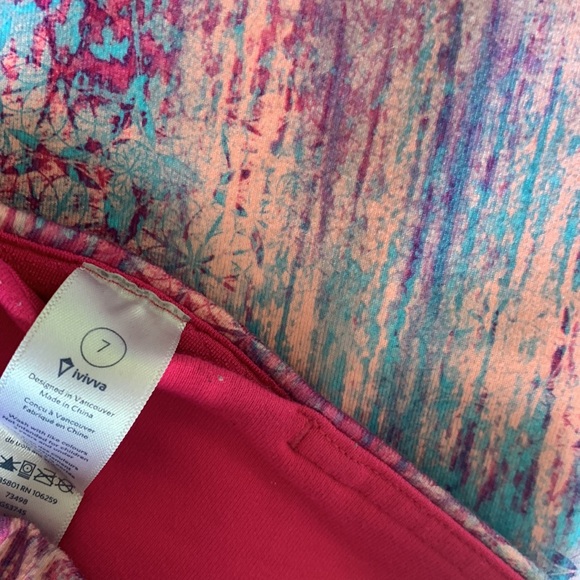 Ivivva size 7 girls leggings in beautiful print. Excellent condition. - Picture 4 of 4